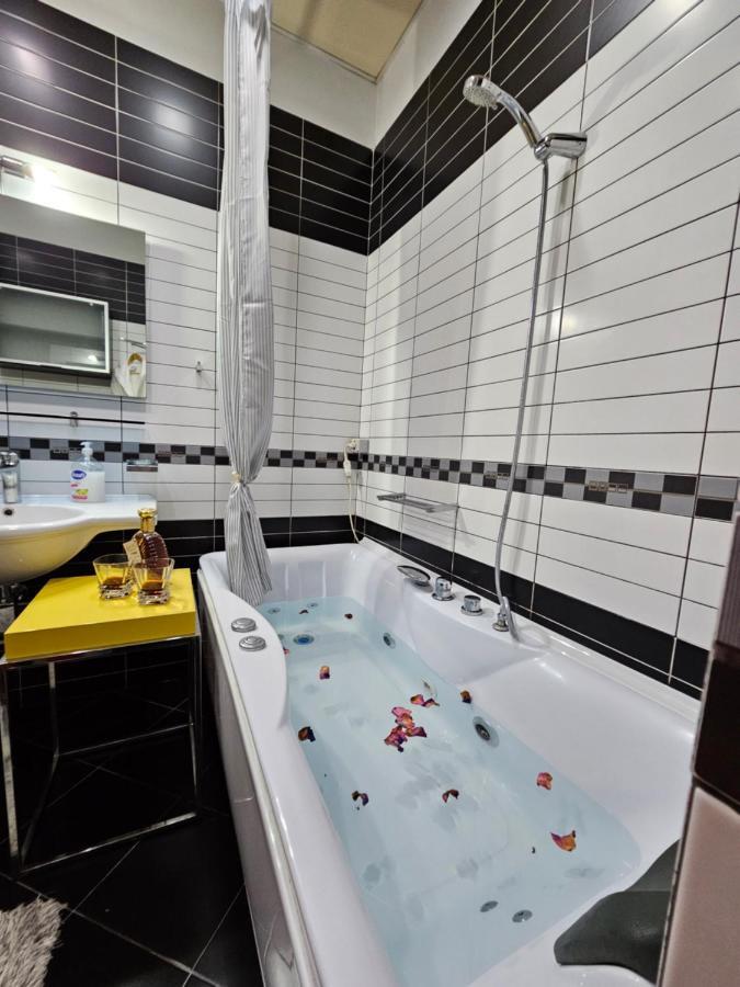 Center Apartment Easy_Luxury Tiranë Ngoại thất bức ảnh