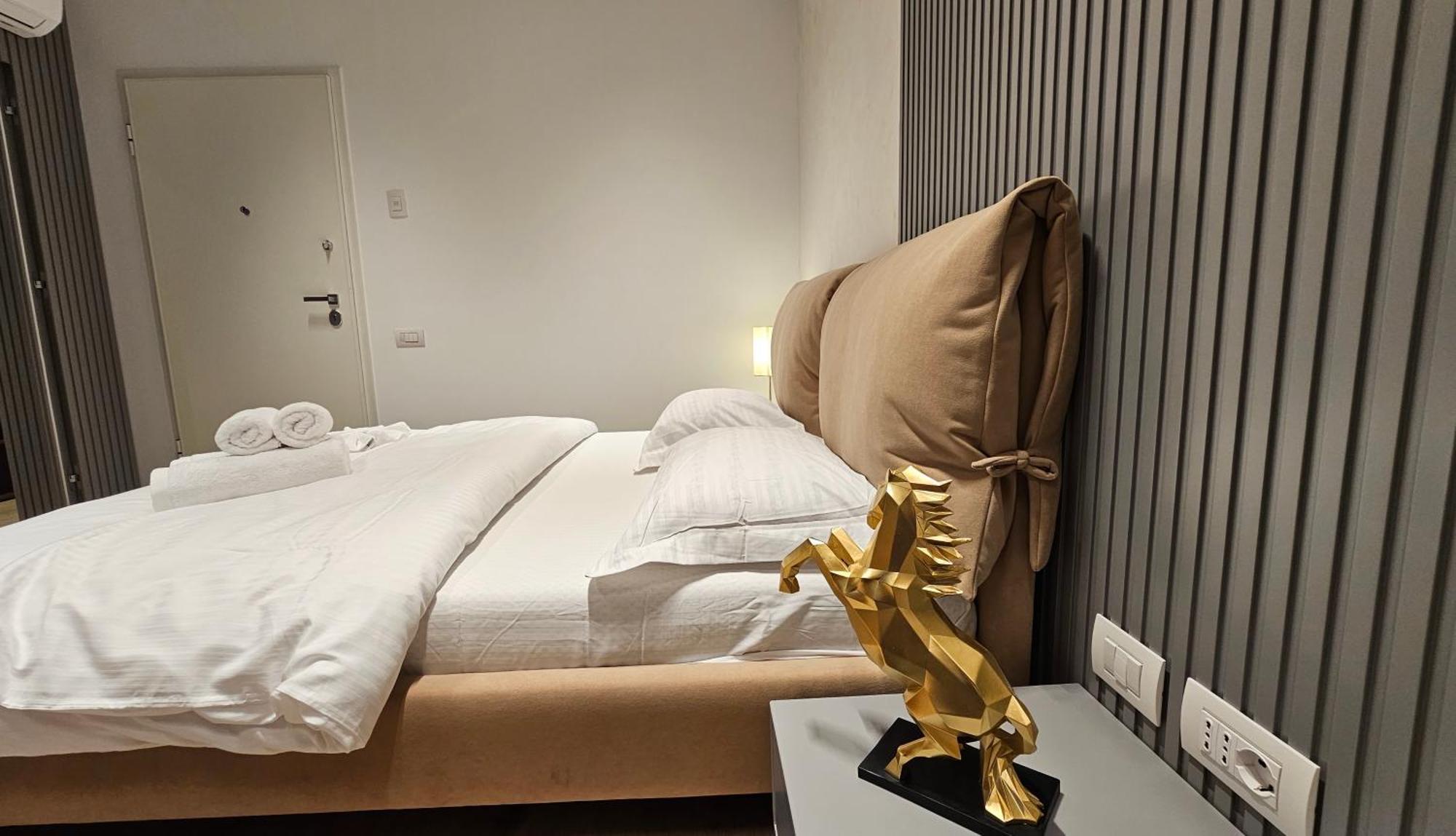 Center Apartment Easy_Luxury Tiranë Ngoại thất bức ảnh
