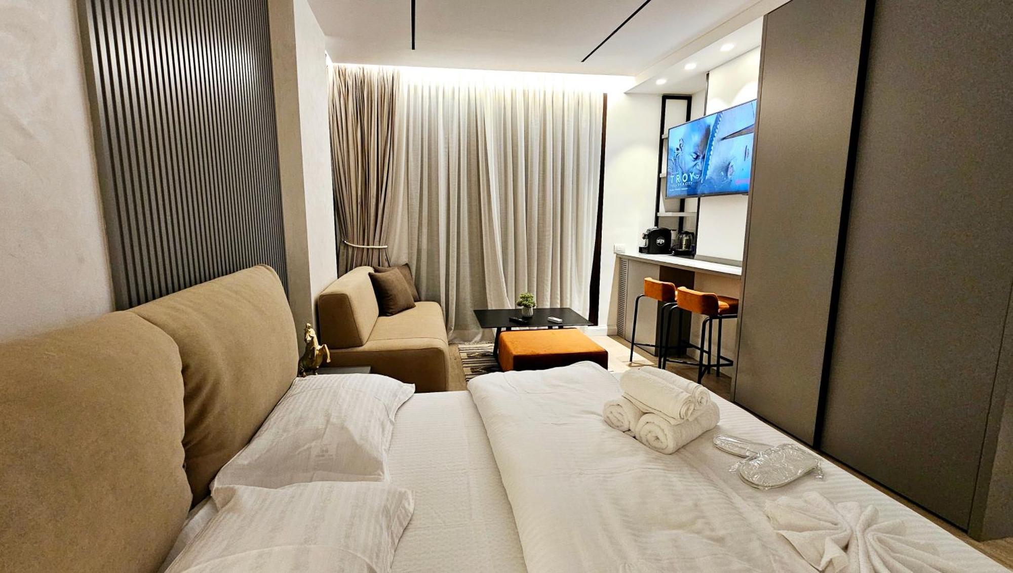 Center Apartment Easy_Luxury Tiranë Ngoại thất bức ảnh