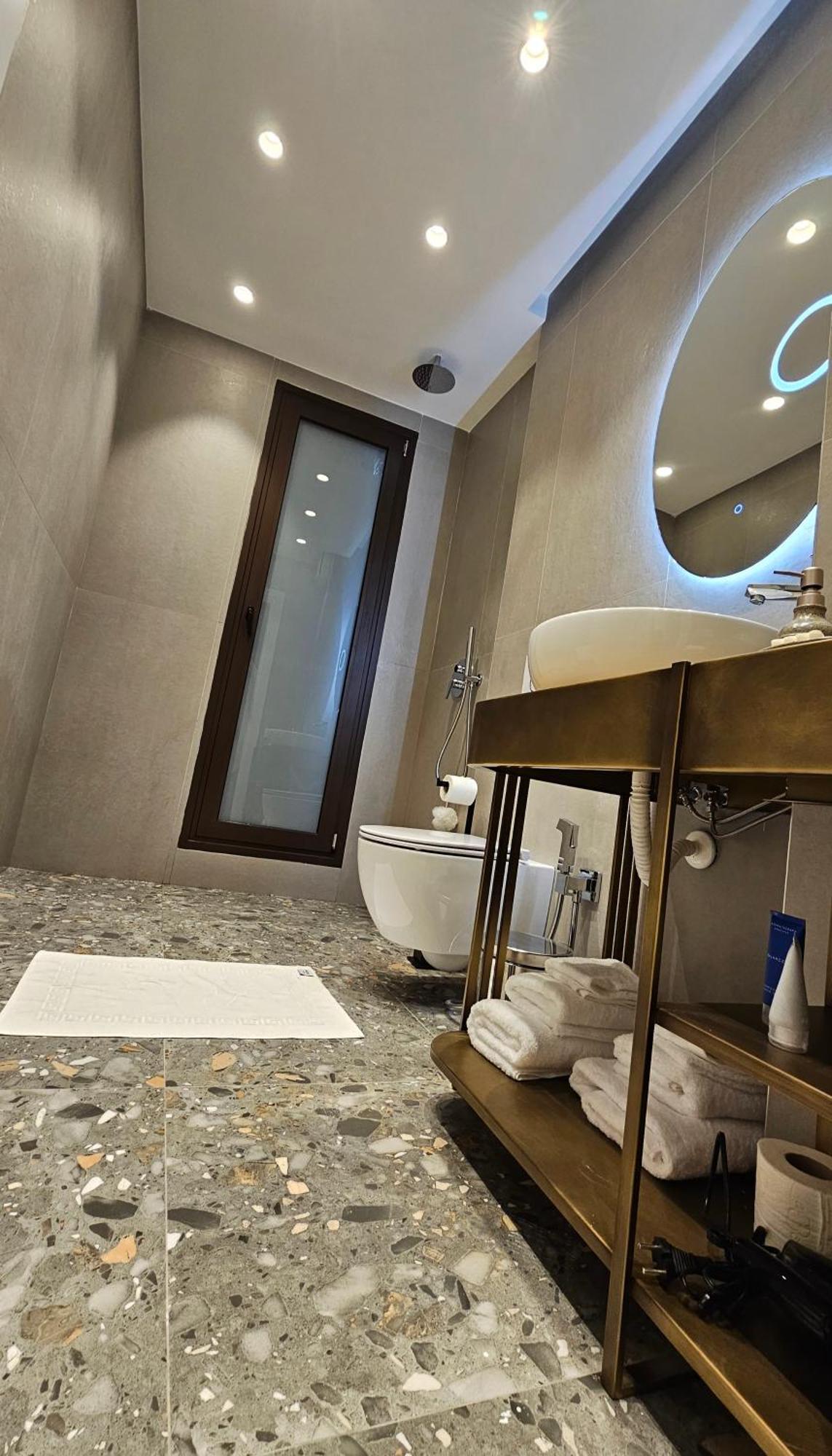Center Apartment Easy_Luxury Tiranë Ngoại thất bức ảnh