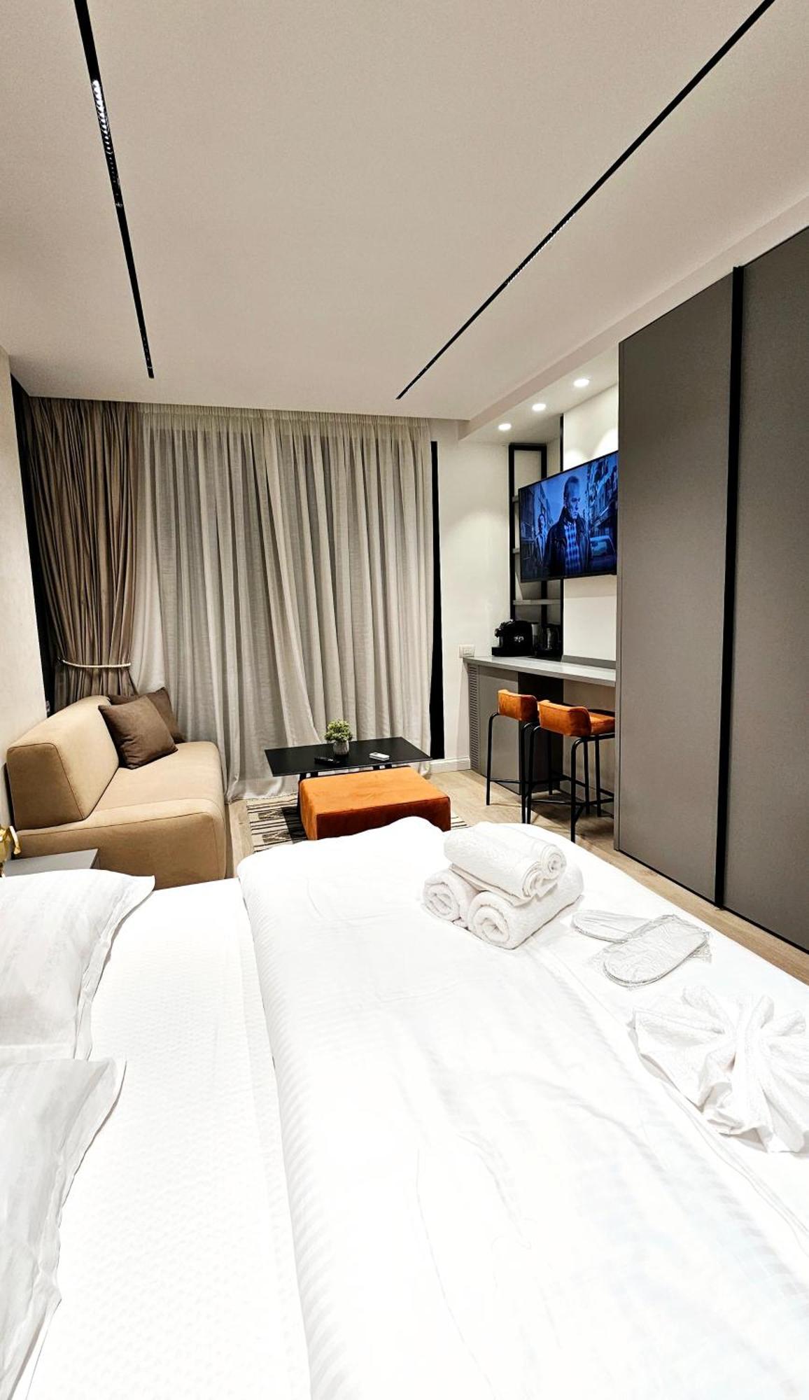 Center Apartment Easy_Luxury Tiranë Ngoại thất bức ảnh