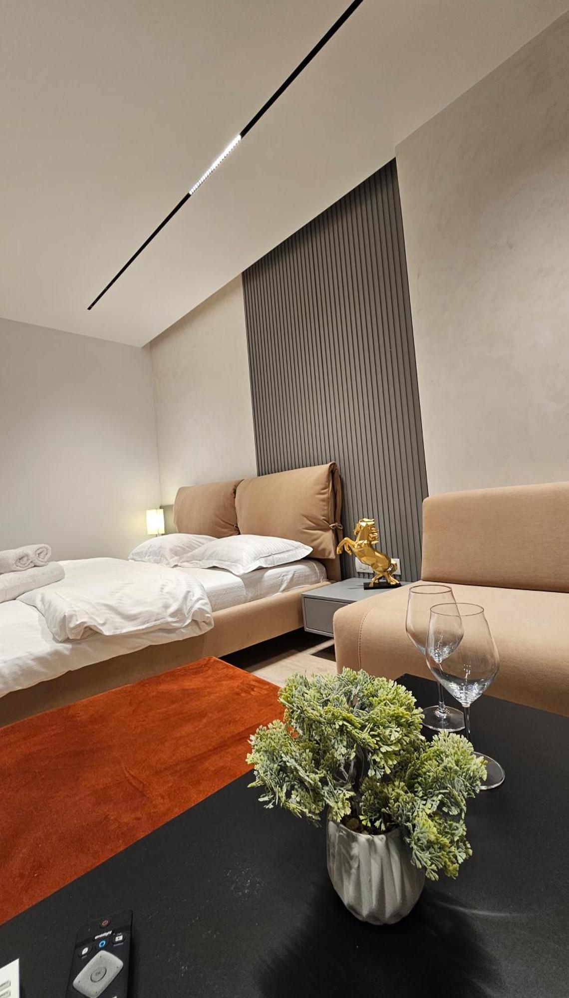 Center Apartment Easy_Luxury Tiranë Ngoại thất bức ảnh