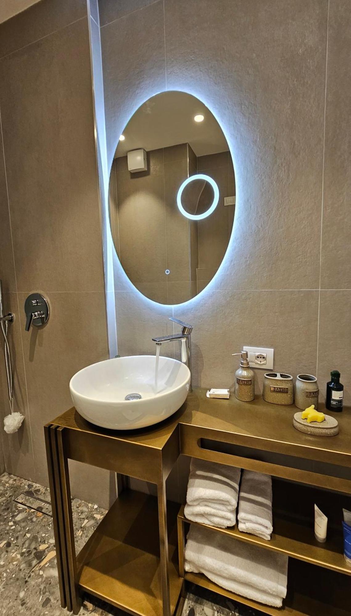 Center Apartment Easy_Luxury Tiranë Ngoại thất bức ảnh