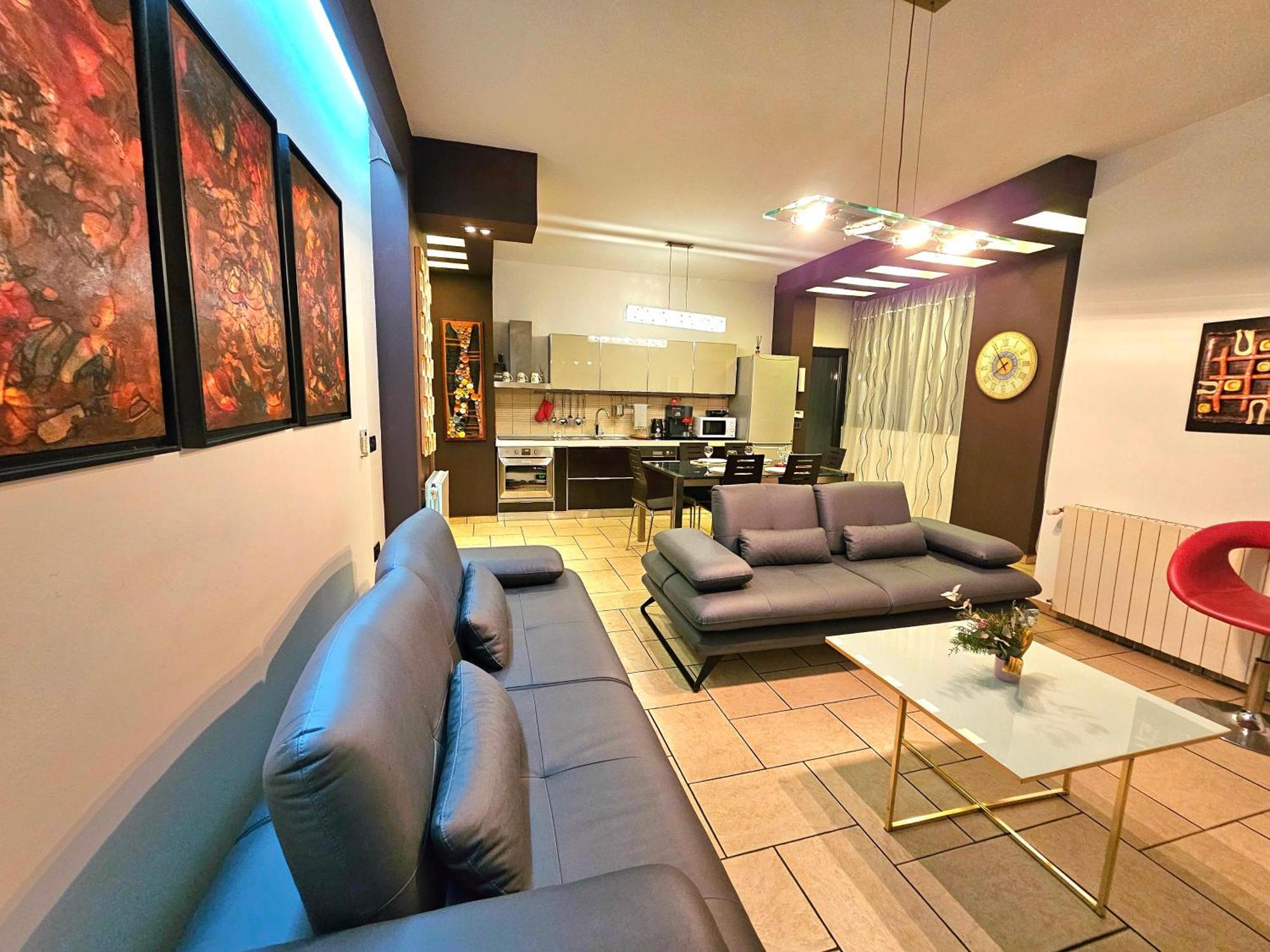 Center Apartment Easy_Luxury Tiranë Ngoại thất bức ảnh