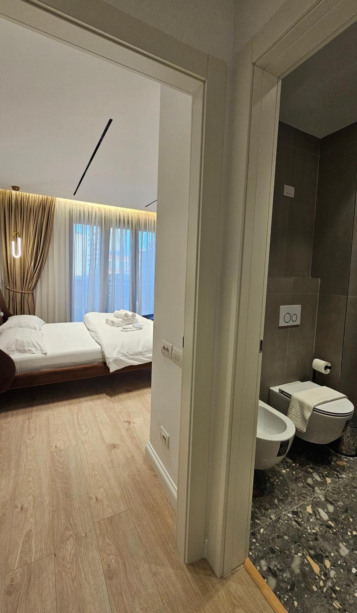 Center Apartment Easy_Luxury Tiranë Ngoại thất bức ảnh
